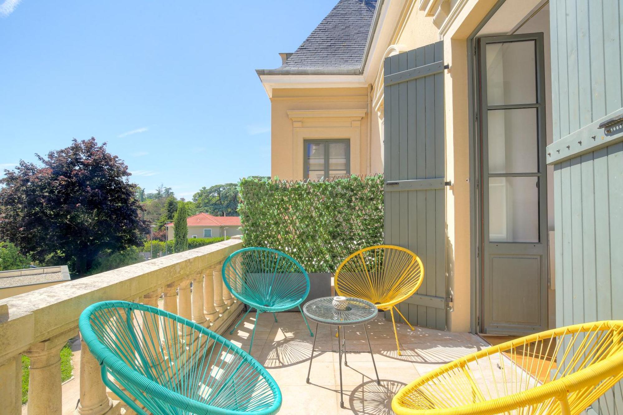 Chateau Ecully - Appartement 2 Chambres - Terrasse & Parking Eksteriør bilde