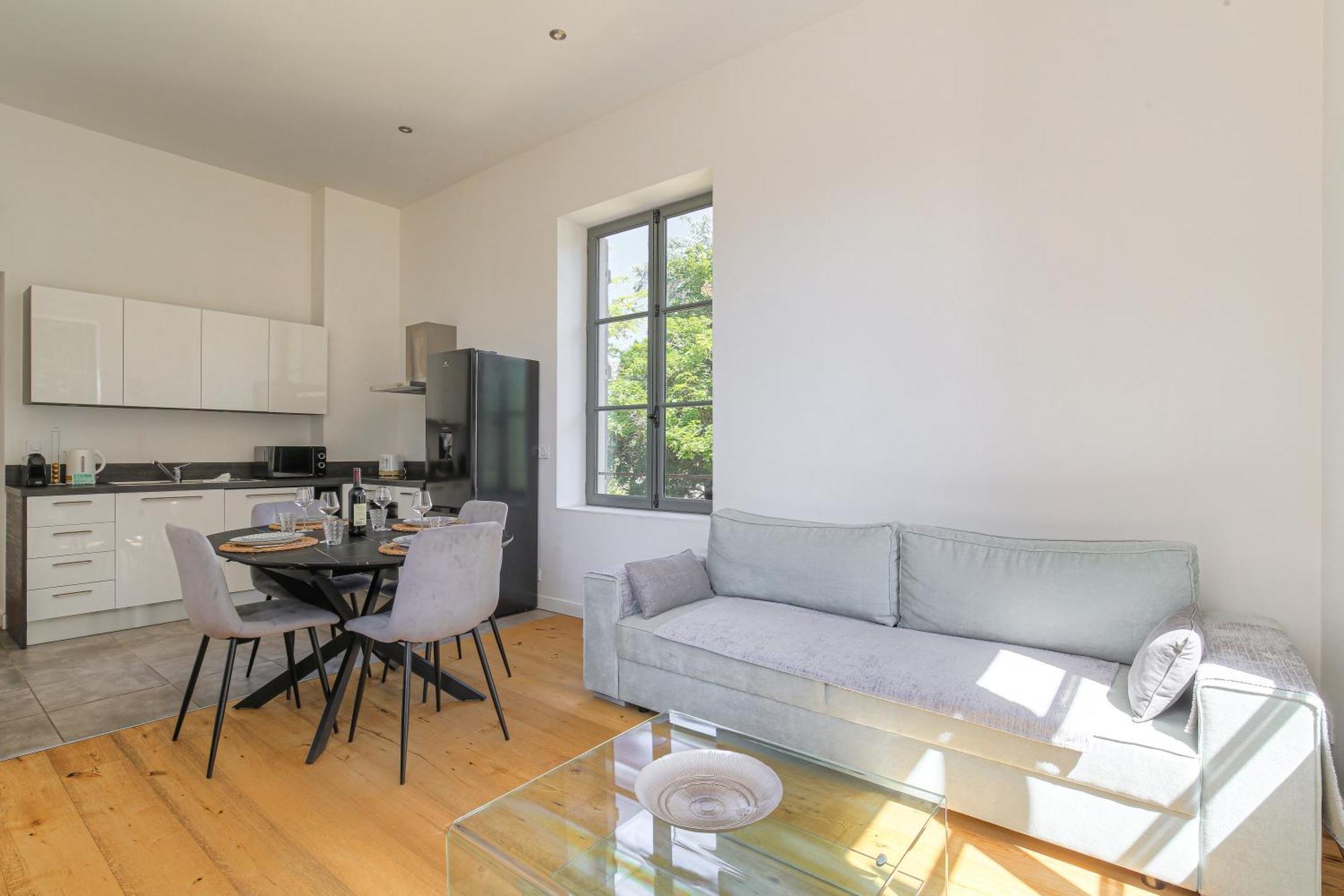 Chateau Ecully - Appartement 2 Chambres - Terrasse & Parking Eksteriør bilde